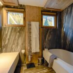 025 Chalet Kemaura Zermatt Matterhorn View East Bedroom Bathroom