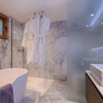 031 Chalet Kemaura Zermatt Village View East Bedroom Bathroom
